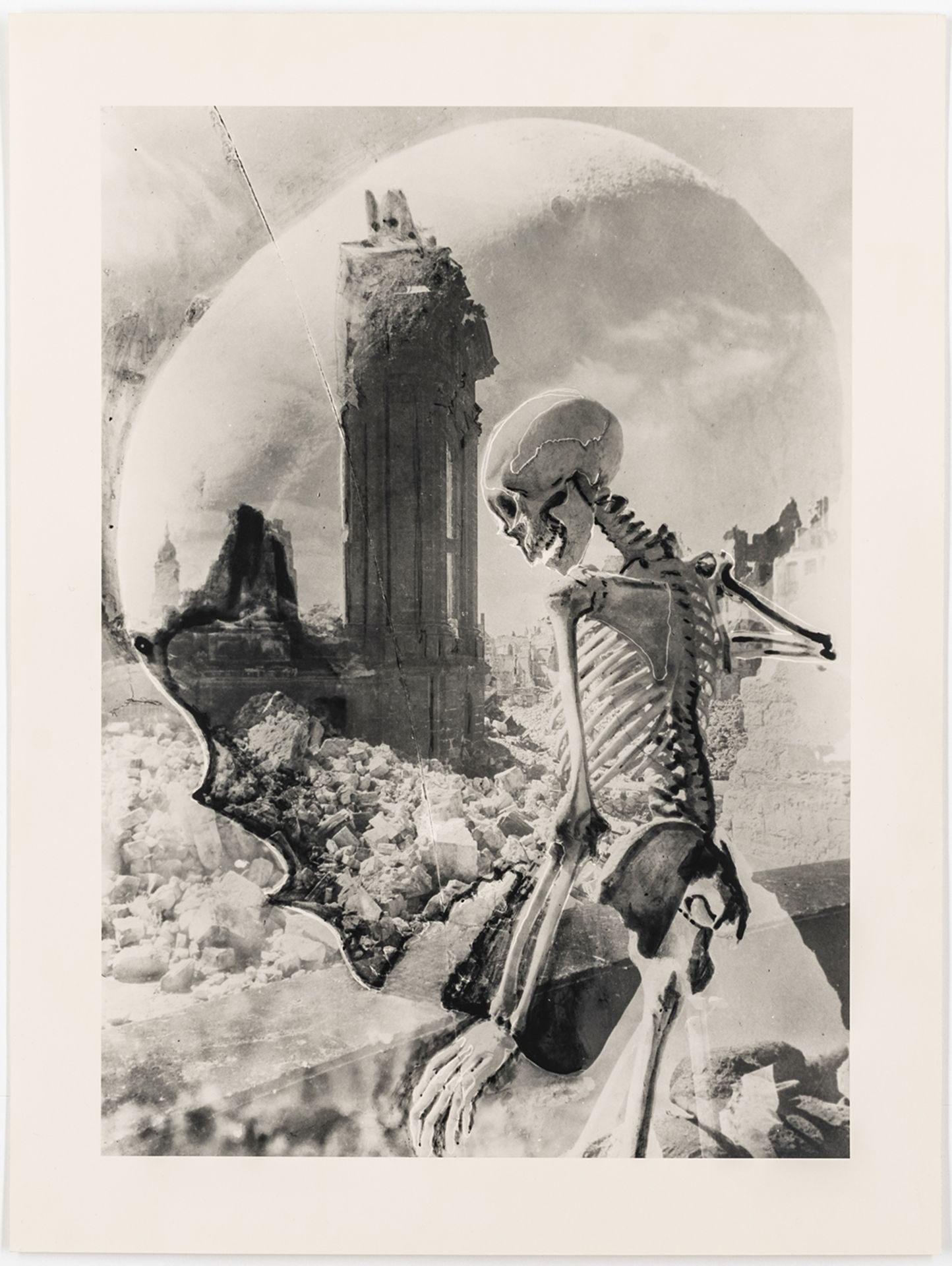 Kesting, Edmund. Dresdner Totentanz. Mit 5 Photoarbeiten. Silbe - Bild 4 aus 6