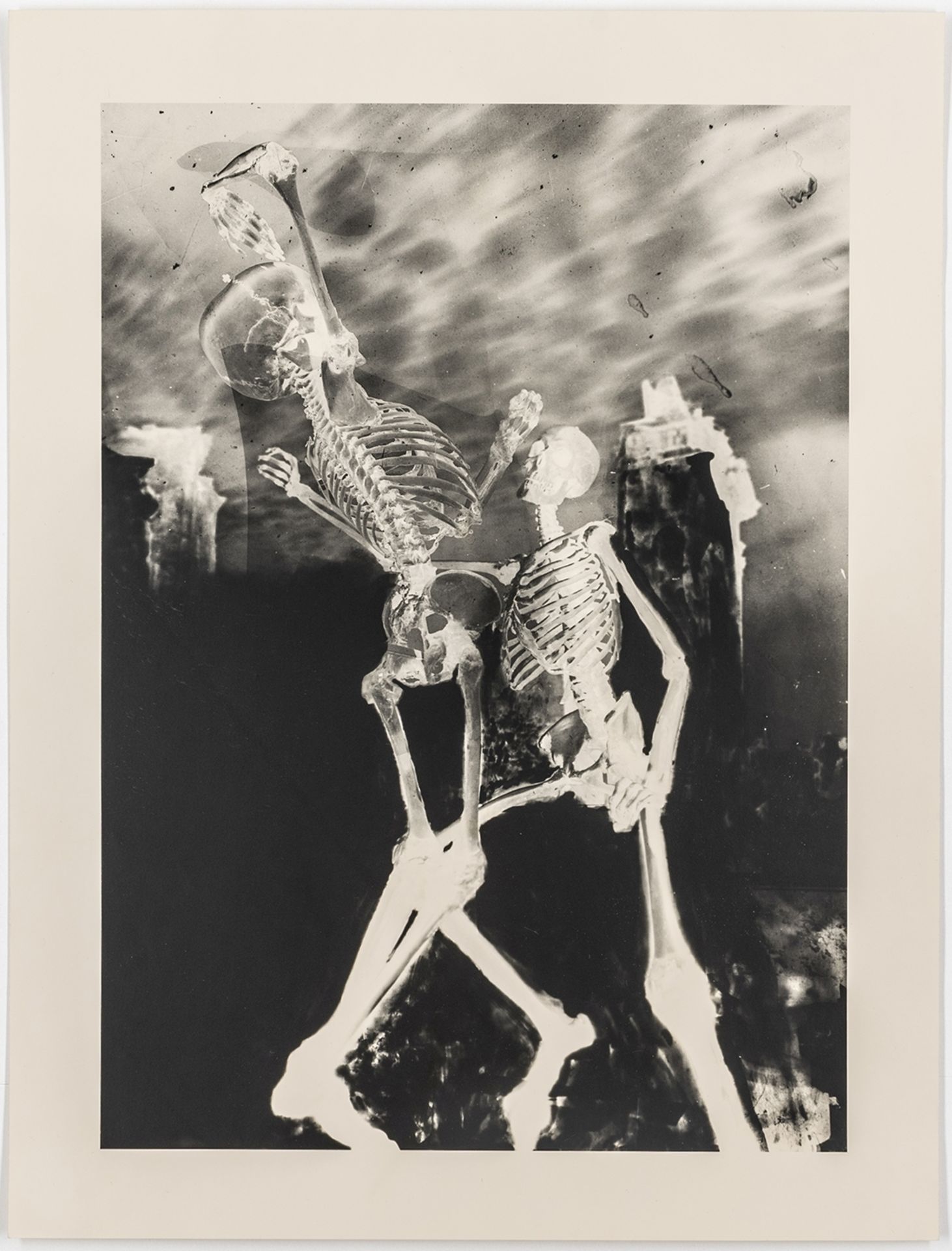 Kesting, Edmund. Dresdner Totentanz. Mit 5 Photoarbeiten. Silbe - Bild 6 aus 6