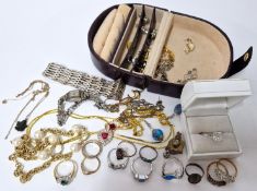 A mixed lot of costume jewellery including rings, bracelet, necklaces, pendants etc.