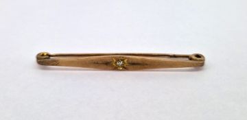 A 9ct gold plaque brooch, approx 1.9g.