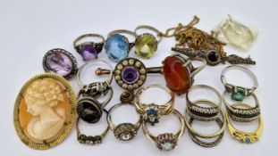 A small collection of costume jewellery to include rings, brooches etc.