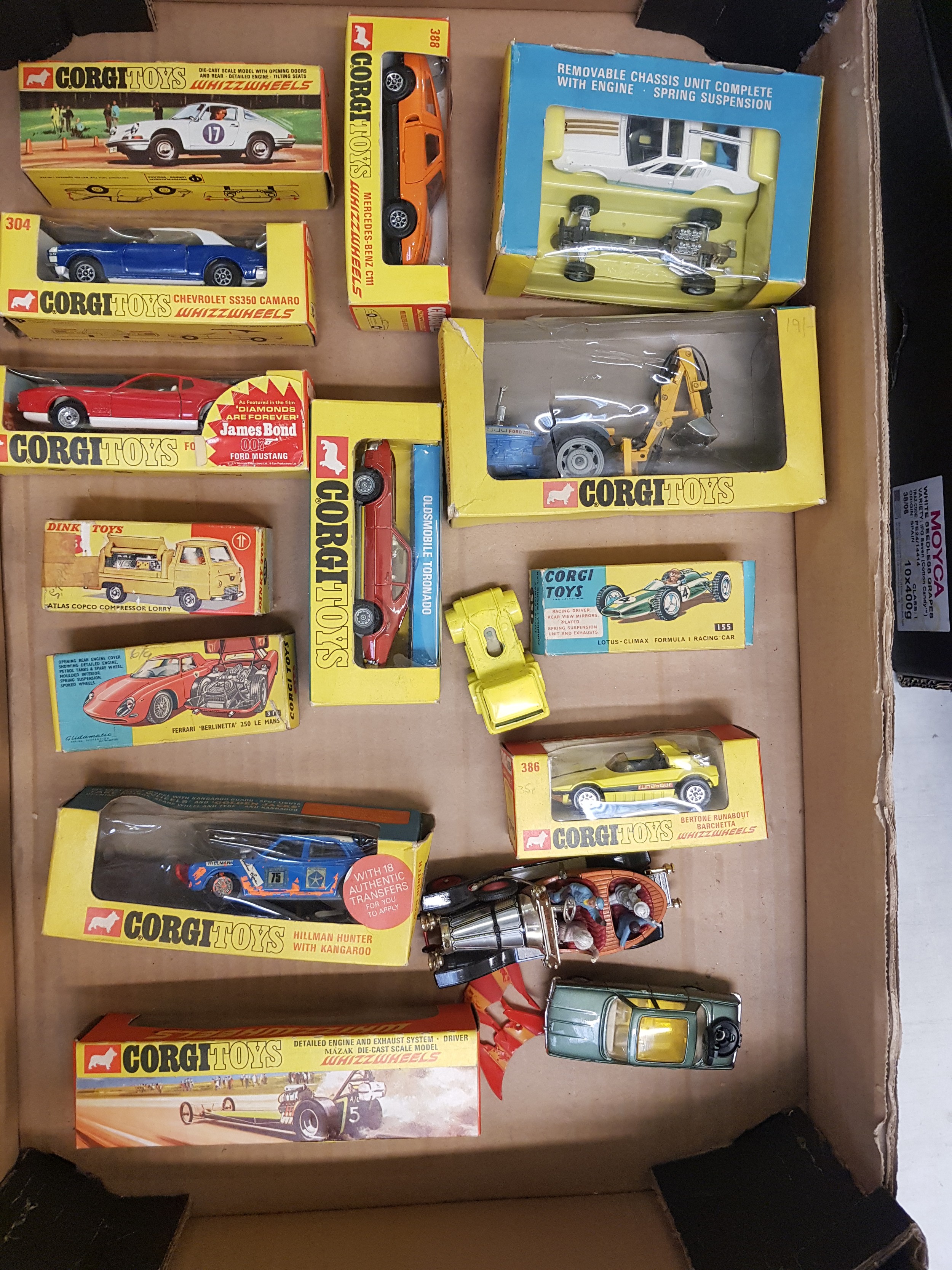 Collection of mostly boxed Corgi vehicles including model numbers 276 ...
