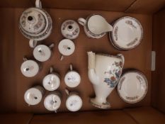 Wedgwood coffee set in the Kutani Crane pattern, 19 pieces (1 tray).