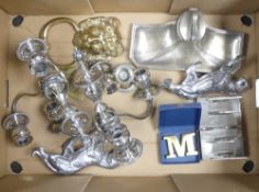 Mixed metalware to include an Art Deco desk stand, brass lion mask door knocker, silverplated