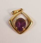 9ct gold pendant set with purple stone, 1.3g.