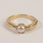 14ct ring set with single pearl, size N,3.9g.