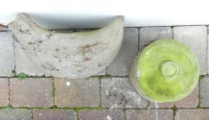Stone garden ornament of a planter base and part planter pot. (H: 20cm)
