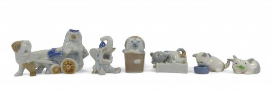 Wade Animal figures 1950's to include:- Novelty models, Dustbin Cat, Kitten on Keys, Kitten eating