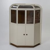 Henry van de Velde, Vitrine aus dem Speisezimmer von Else von Guaita-Lampe, 1906