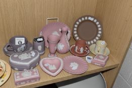 A GROUP OF COLOURED WEDGWOOD JASPERWARE, comprising a taupe/brown plate with a seashell design