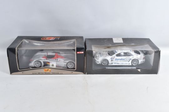 A COLLECTION OF ASSORTED BOXED AND UNBOXED 1:24 AND 1:18 SCALE DIECAST SPORTS CARS, to include three - Image 5 of 7