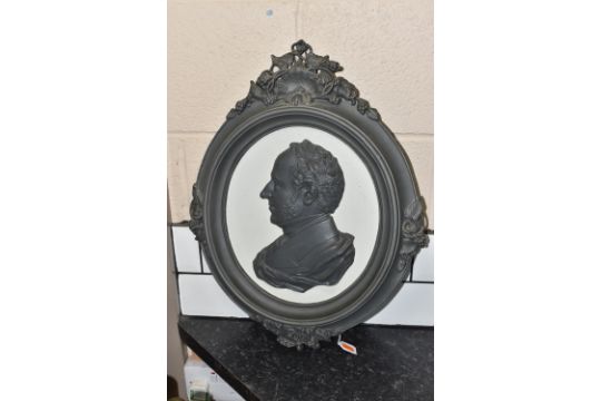 A CAST IRON PORTRAIT WALL PLAQUE, bearing a relief moulded side profile of Prince Albert, within a - Image 1 of 8