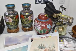 A GROUP OF DECORATIVE ITEMS, to include a Chinese cloisonne ginger jar decorated with a floral