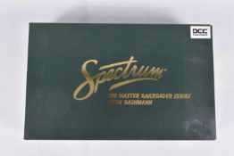 A BOXED BACHMANN SPECTRUM LOCOMOTIVE, On30 Gauge 2-8-0 Locomotive, DCC, Painted, Unlettered with