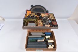 A QUANTITY OF UNBOXED AND ASSORTED OO GAUGE MODEL RAILWAY ITEMS, mainly Tri-ang and Hornby, to