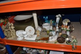 A GROUP OF ASSORTED DECORATIVE ITEMS to include a 1960s John Clappison for Hornsea white vase,