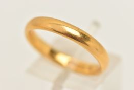 A 22CT GOLD POLISHED BAND RING, approximate band width 3.2mm, hallmarked 22ct Birmingham, ring