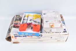 A BOXED MATTEL HOT WHEELS SIZZLERS FAT TRACK CALIFORNIA 500 RACE SET, No.6562, playworn condition,