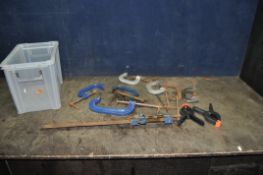 A TRAY CONTAINING RECORD AND OTHER CRAMPS AND CLAMPS, including a 135 sash 60cm long, a No.9, two