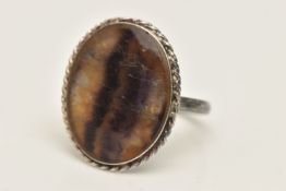 A BOXED WHITE METAL BLUE JOHN RING, large oval blue john inlay ring, approximate length 24.6mm x