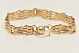 A 9CT GOLD GATE BRACELET, yellow gold four bar gate bracelet, fitted with a magnetic clasp,