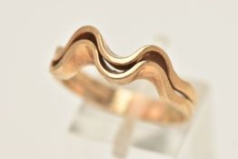 A 9CT GOLD WAVE RING, hallmarked 9ct Birmingham, ring size R, approximate gross weight 4.7 grams (