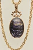 A 9CT GOLD BLUE JOHN AND GREEN CHALCEDONY PENDANT NECKLACE, the pendant of an oval form set with