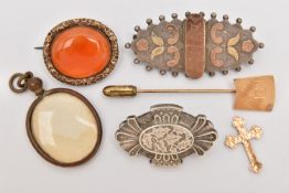 AN ASSORTMENT OF JEWELLERY, to include 9ct gold stick pin, hallmarked Birmingham, approximate