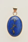 A 9CT GOLD LAPIS LAZULI PENDANT, of an oval form, fitted with a tapered bail, hallmarked 9ct London,