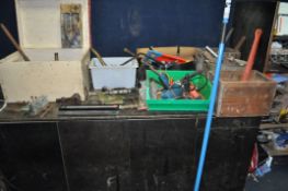 A COLLECTION OF VINTAGE PLUMBING TOOLS including a Chatwin 418 pipe threading set, other pipe