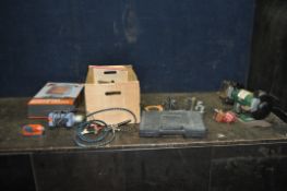 A TRAY CONTAINING TOOLS including a Bosch bench grinder (needs wheels manually rotating to start)