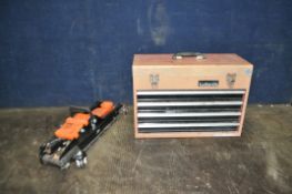 A HALFORD MECHANICS TOOLCHEST containing tools and a Halfords trolley jack (2)