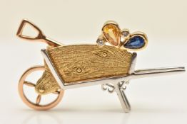 AN 18CT GOLD NOVELTY WHEELBARROW, a bi colour brooch designed as a wheelbarrow with moving wheel,
