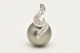 A 9CT WHITE GOLD CULTURED PEARL AND DIAMOND PENDANT, blue/grey pearl measuring approximately 11mm,