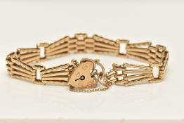 A 9CT GOLD BRACELET, a yellow gold gate bracelet, with textured detail, fitted with a heart