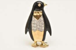 AN 18CT GOLD NOVELTY PENGUIN BROOCH, a yellow gold brooch designed as a penguin wearing a tuxedo,