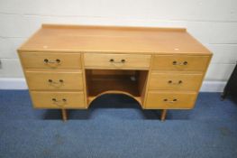 AN EARLY 20TH CENTURY OAK LEDGE BACK KNEEHOLE DESK, fitted with seven assorted drawers,