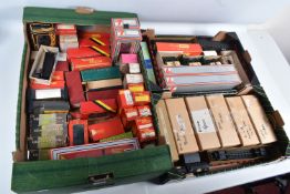 A QUANTITY OF ASSORTED BOXED AND UNBOXED OO/HO GAUGE FREIGHT ROLLING STOCK, models by Tri-ang,