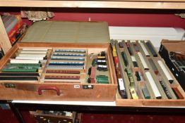 A QUANTITY OF UNBOXED AND ASSORTED OO GAUGE ROLLING STOCK, assorted coaches by Hornby & Tri-ang