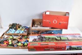 A BOXED HORNBY RAILWAYS OO GAUGE FLYING SCOTSMAN TRAIN SET, No.R1167, appears largely complete