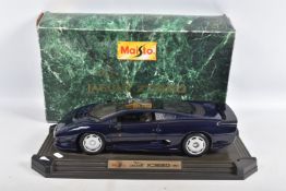 A BOXED MAISTO DIECAST & PLASTIC 1/12 SCALE 1992 JAGUAR XJ220 CAR MODEL, No.33201, version in