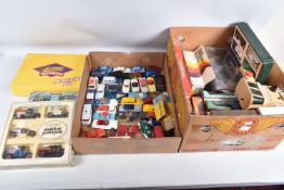 AN ASSORTMENT OF BOXED AND LOOSE DIECAST MODELS, to include box sets such as a Matchbox Models of