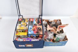 A QUANTITY OF BOXED AND UNBOXED VINTAGE LEGO SETS, to include a boxed Technic 854, Technic 8845,