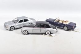 THREE BOXED FRANKLIN MINT 1/24 SCALE ROLLS-ROYCE MOTOR CAR MODELS, 1955 Silver Cloud I (B11UZ91),
