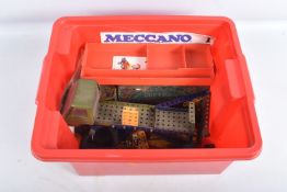 A QUANTITY OF UNBOXED ASSORTED MECCANO, assorted eras up to 1970's Army Multikit items, includes