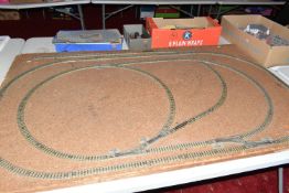 A QUANTITY OF BOXED AND UNBOXED HORNBY DUBLO MODEL RAILWAY ITEMS, to include boxed 'Duchess of