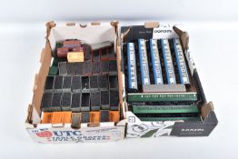 A QUANTITY OF UNBOXED ASSORTED OO/HO GAUGE ROLLING STOCK, to include a quantity of Hornby Dublo open