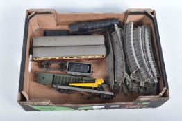 A QUANTITY OF UNBOXED ASSORTED TRI-ANG OO GAUGE MODEL RAILWAY ITEMS, to include Princess class