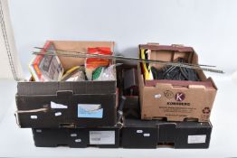 A QUANTITY OF MAINLY UNBOXED ASSORTED OO/HO GAUGE MODEL RAILWAY LINESIDE BUILDINGS AND