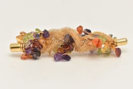 AN ITALIAN YELLOW METAL GEM SET BROOCH, a twisted mesh brooch with polished semi-precious stones